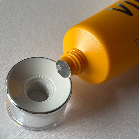 Rodial VIT C Papaya Enzyme Scrub Full Size - Picture 6 of 6